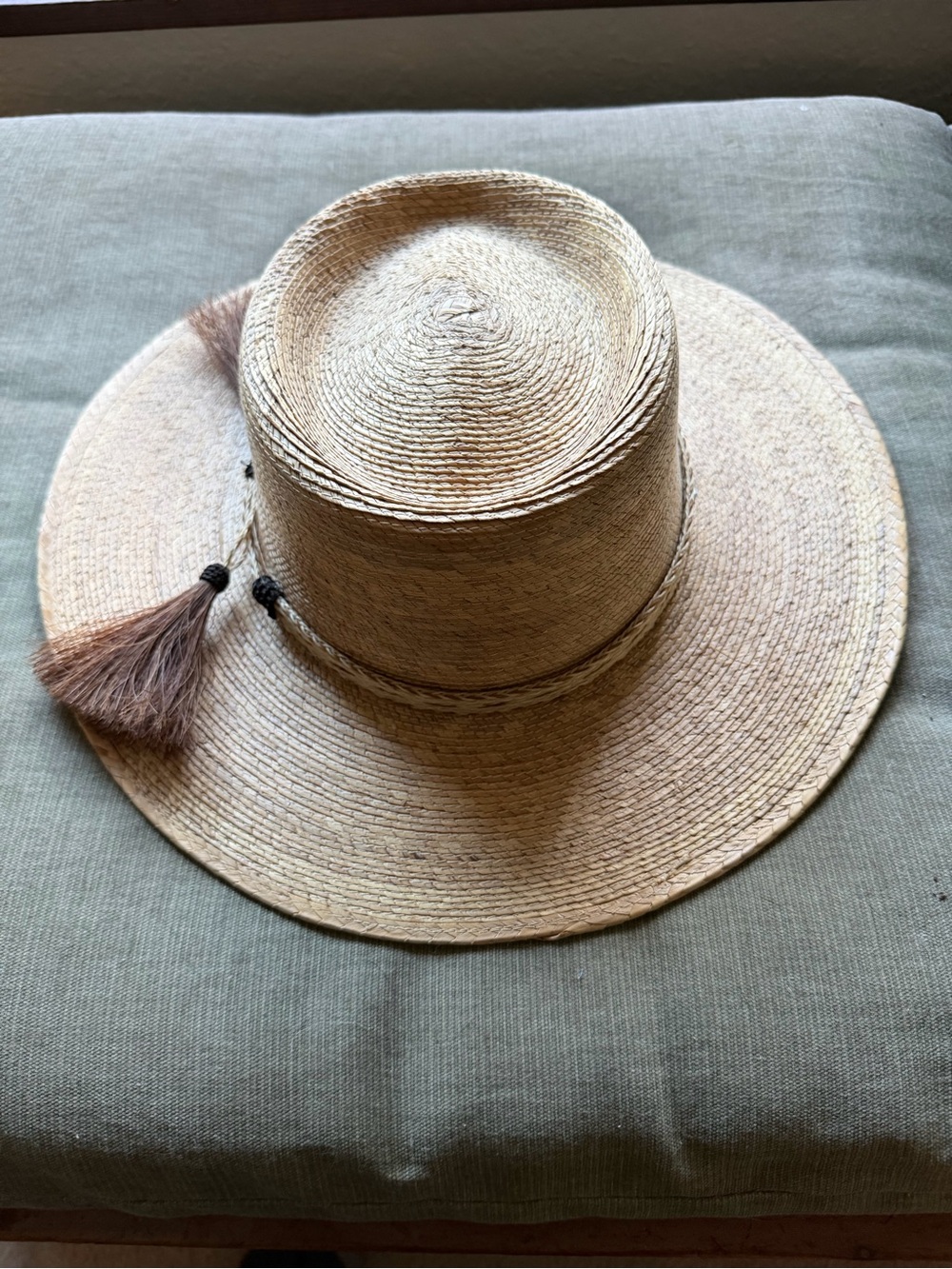 Natural Straw Wide-Brim Tassel Hat - Neutral